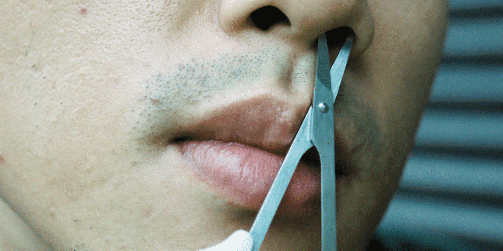 Nasenhaare entfernen: Die besten Methoden von trimmen bis zu Waxing