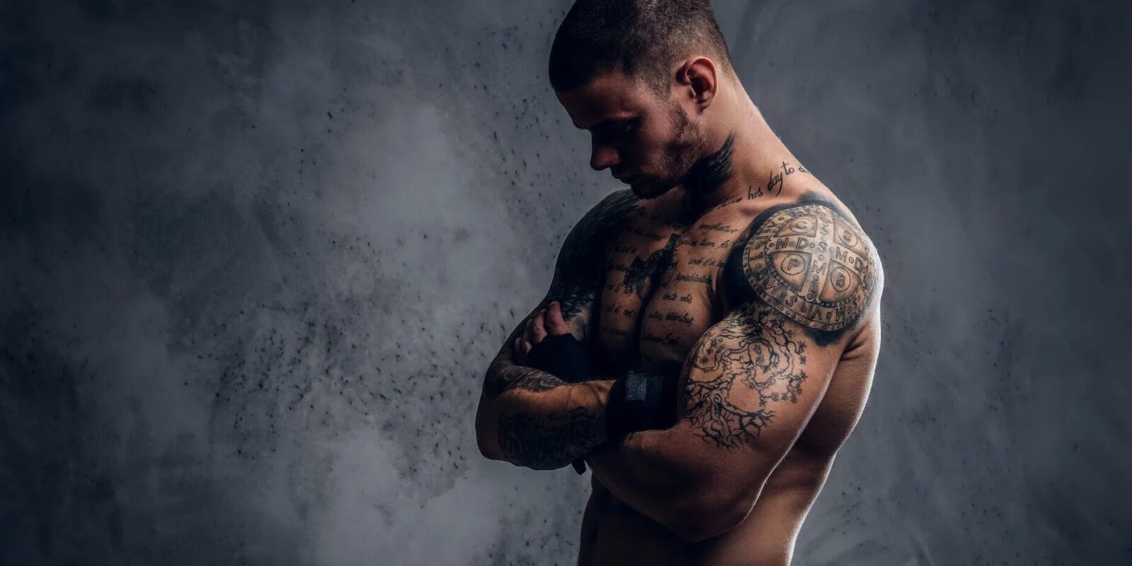 Dezente Männer Tattoos als stilvolle Körperkunst