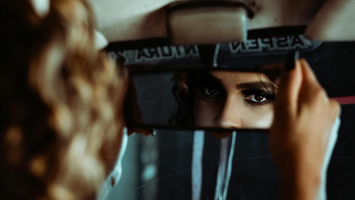 Nicht in die Augen schauen können wegen verliebt sein