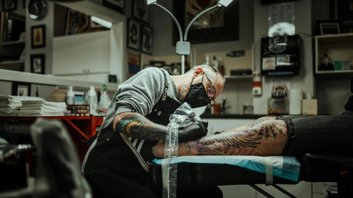 Tattoo wo tut es am wenigsten weh? Schmerzhafte Körperstellen bei Tätowierung