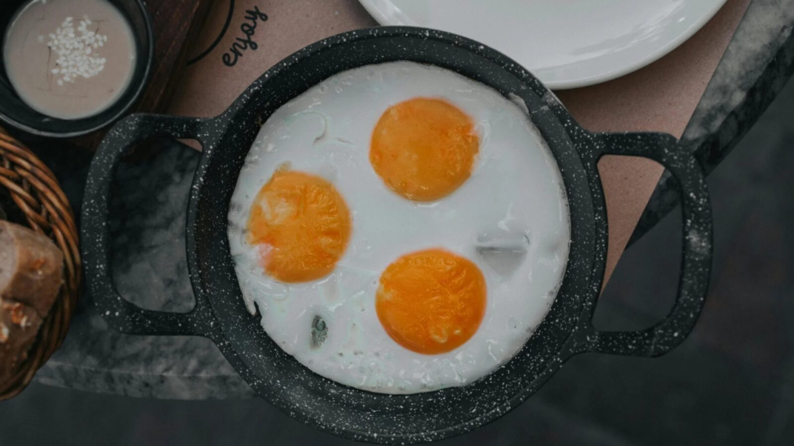 Wie viel Eiweiß hat ein Ei Die Fakten zum Proteingehalt und Nährwerten
