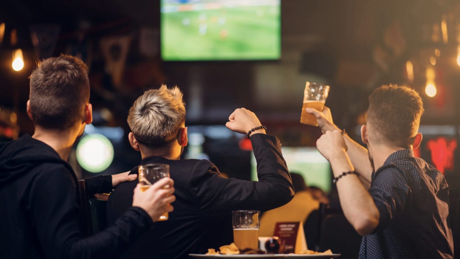 Männer-Rituale beim Sportschauen