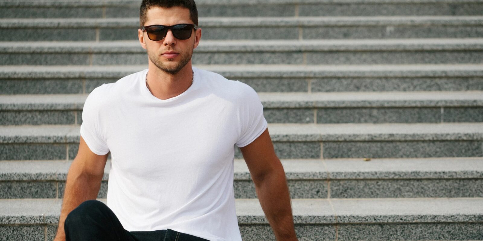 Weiße T-Shirts für Herren in guter Qualität Der Ratgeber für das perfekte Basic